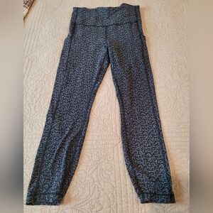 Athleta Ultimate Stash Pocket Textured 7/8 tight